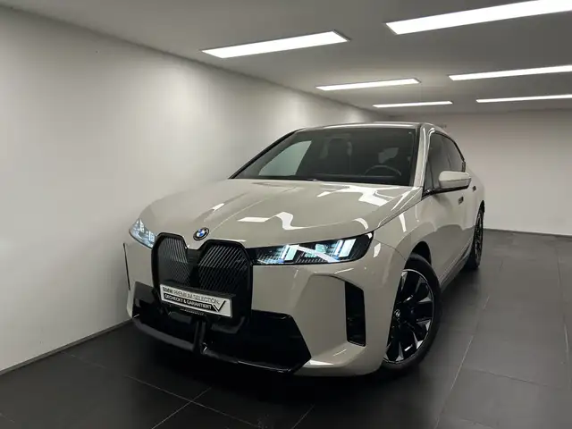 BMW Ix view 7
