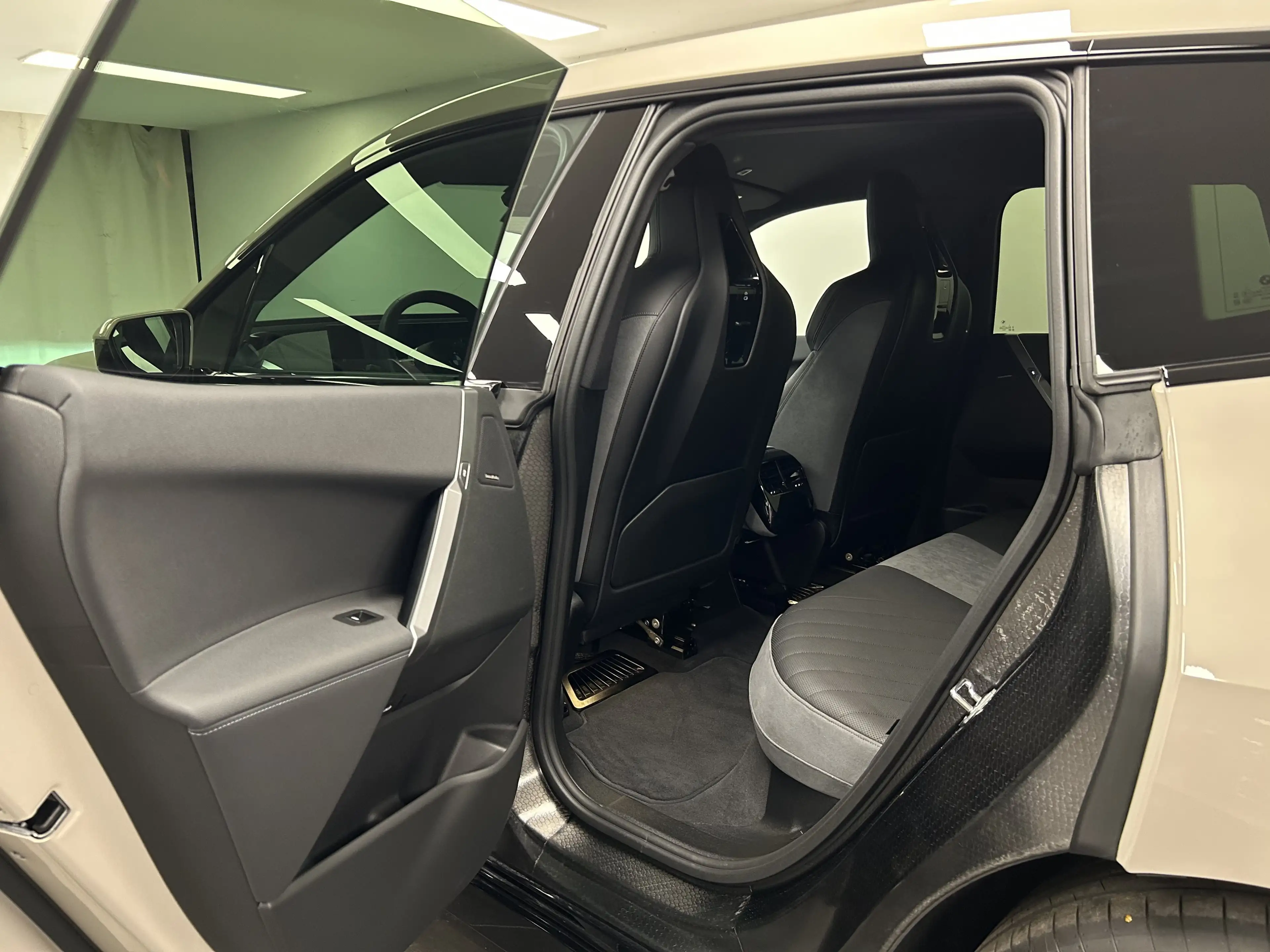 BMW iX xDrive45 M Sportpaket Harman/Kardon AHK DAB LED Ko — photo 13