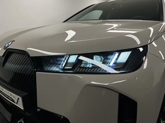 BMW Ix view 8