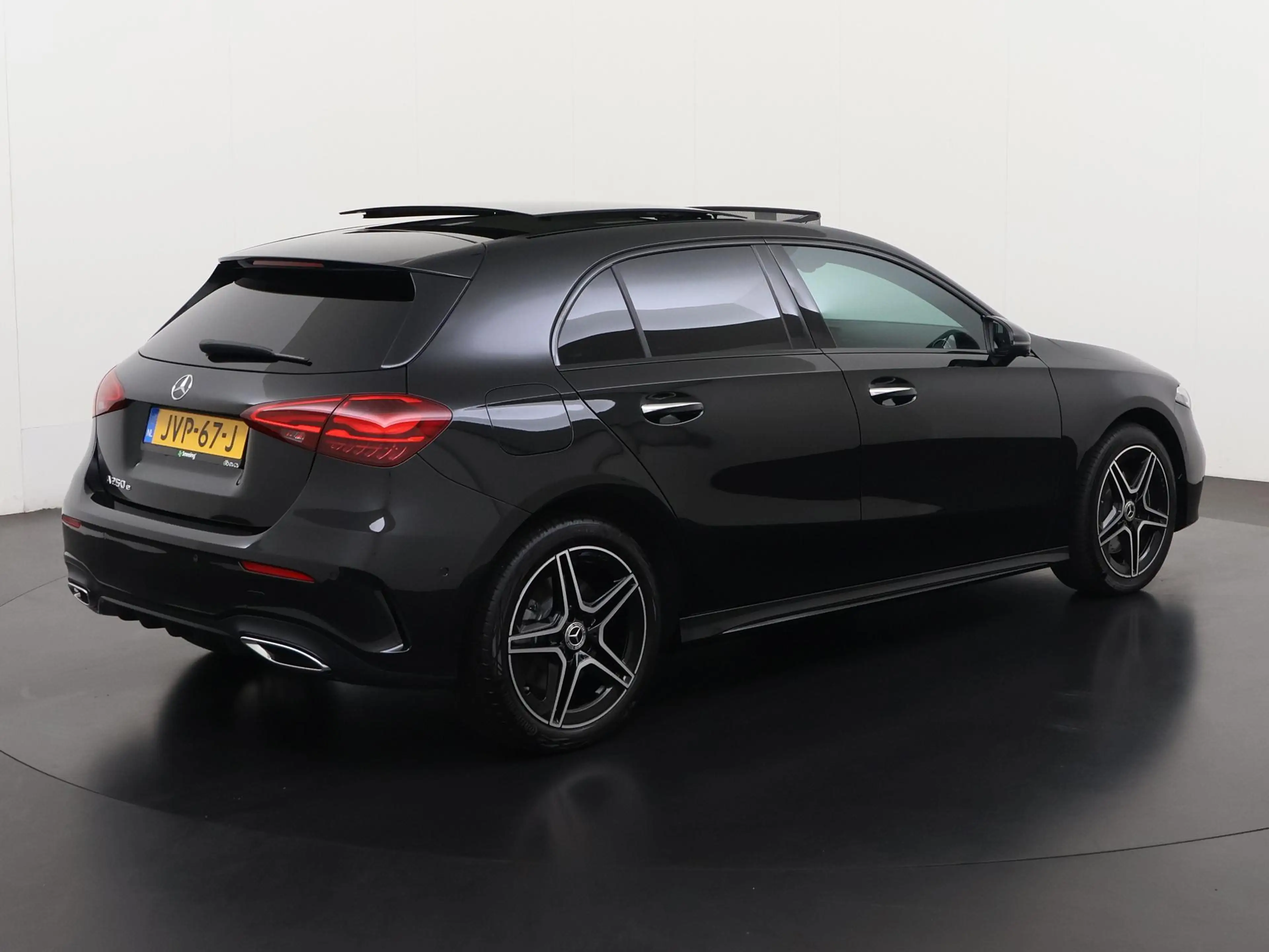 Mercedes-Benz A 250 250e AMG Night Facelift | Panoramadak | Memory sto — photo 4