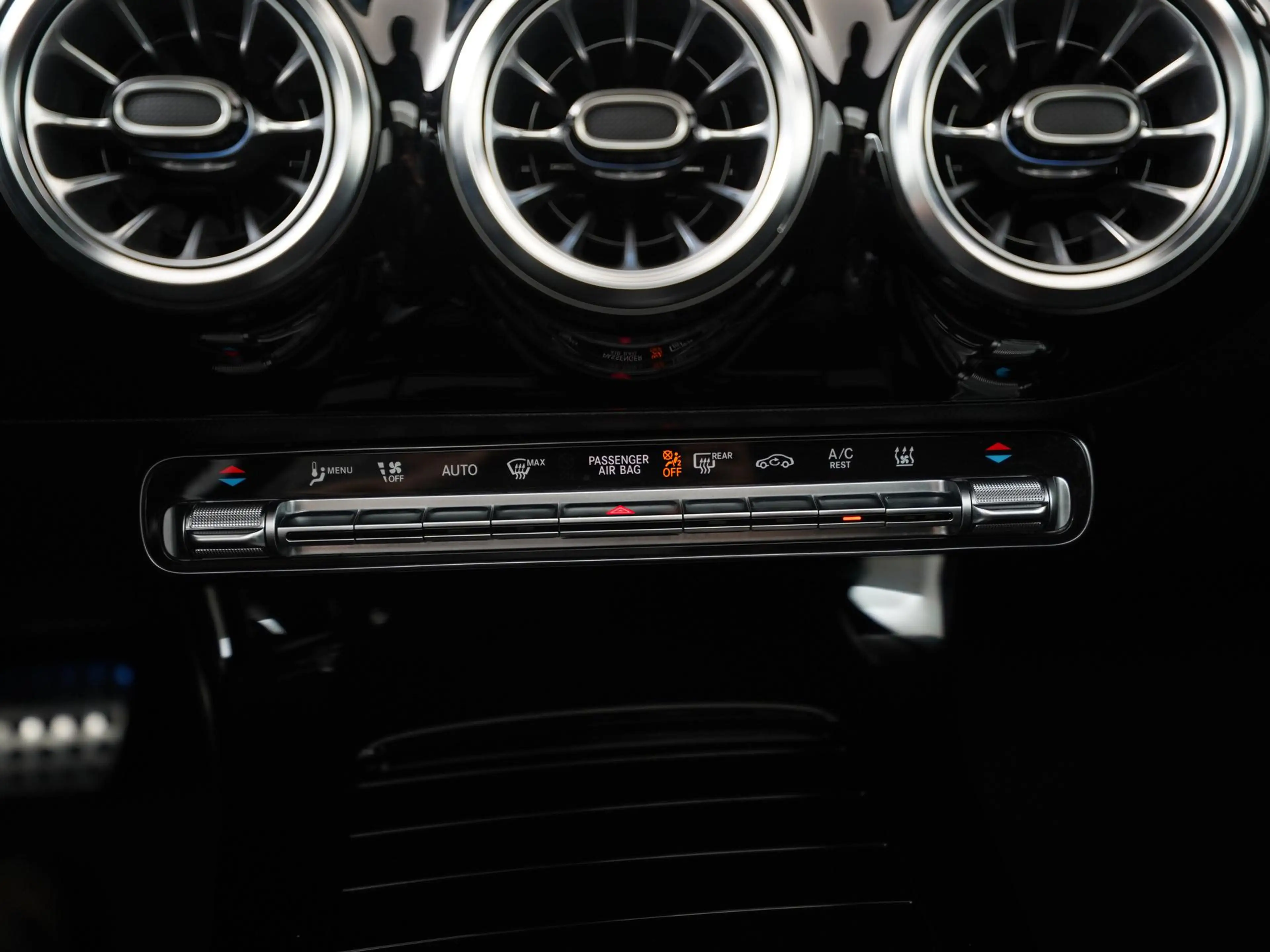 Mercedes-Benz A 250 250e AMG Night Facelift | Panoramadak | Memory sto — photo 11