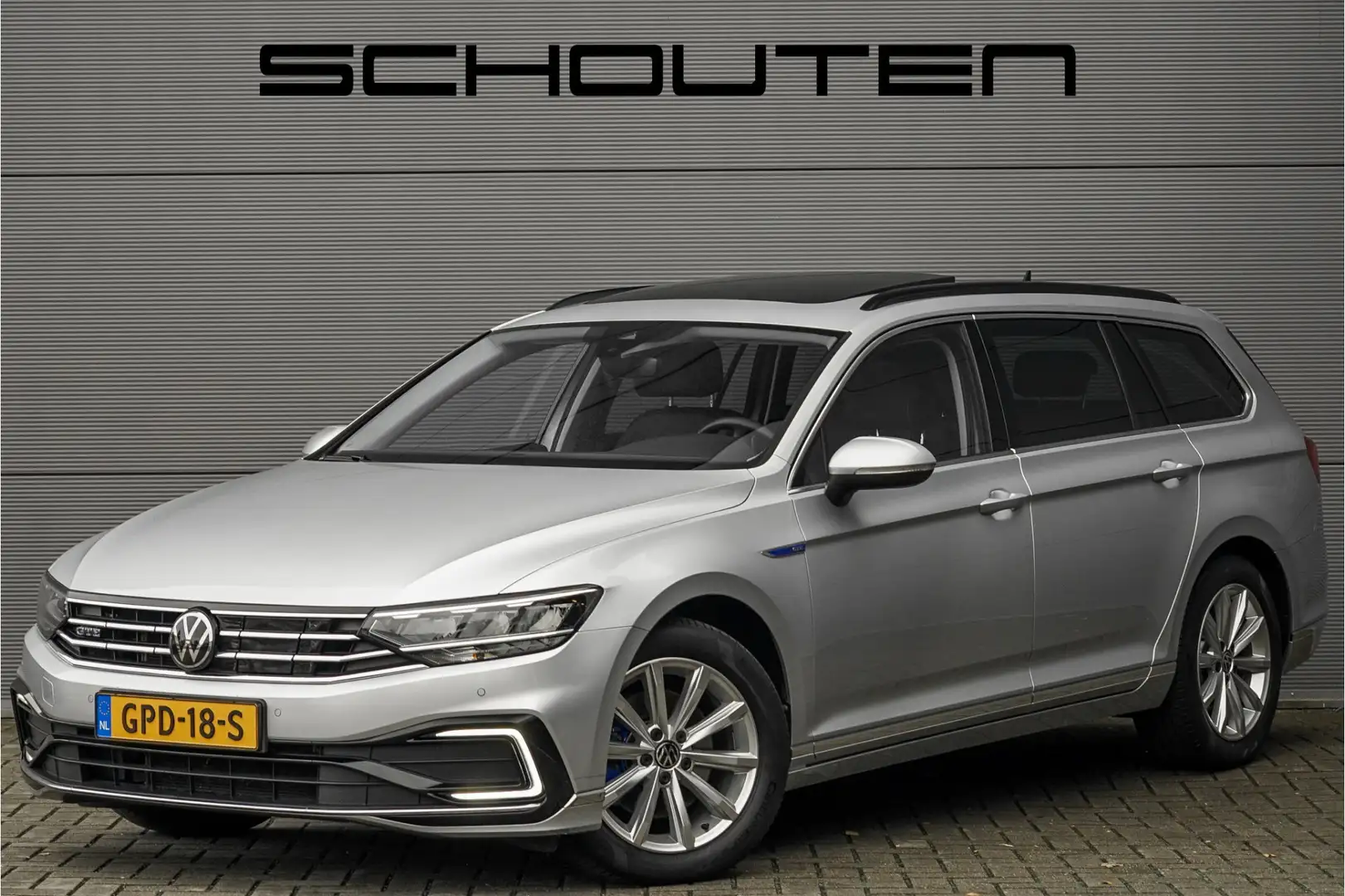 Volkswagen Passat Variant 1.4 TSI PHEV GTE Business Pano ACC Alcantara Stoel Gris - 1