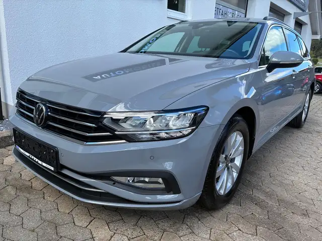Volkswagen Passat view 2