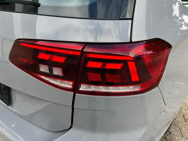 Volkswagen Passat view 4