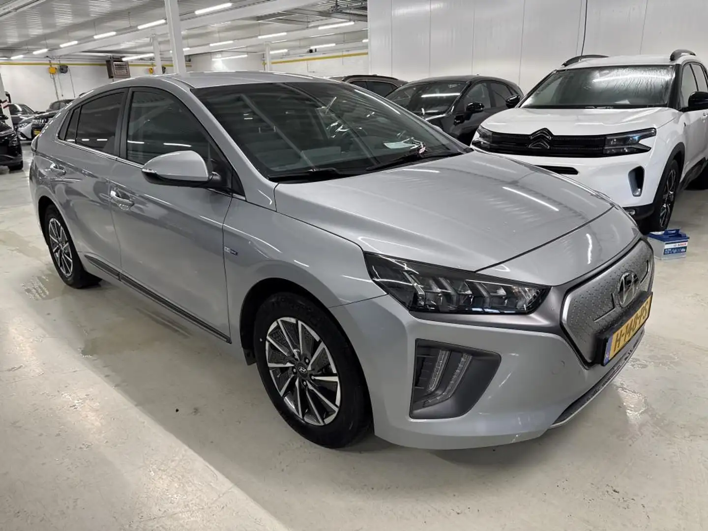 Hyundai IONIQ Comfort EV 38 kWh | Navigatie | Adaptive cruise co Grijs - 2