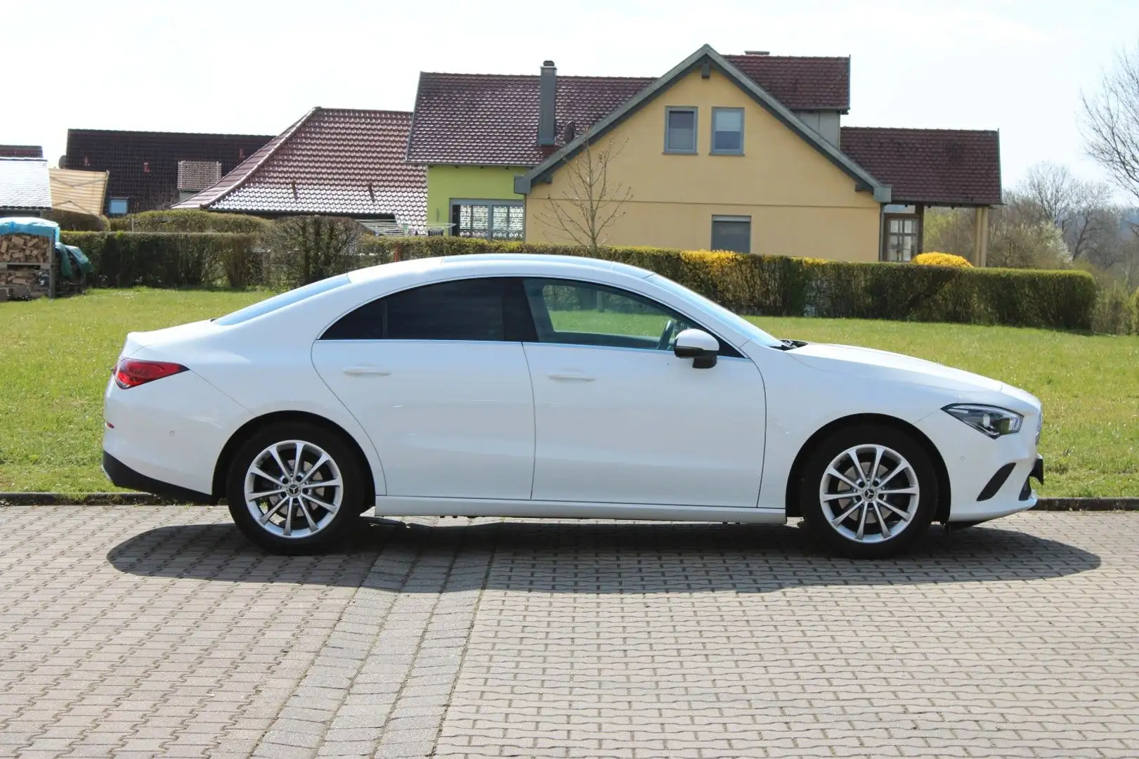 Mercedes-Benz CLA 180 Coupé *PANO*KAM*LED*Parkaut.*dig.cockpit Weiß - 2