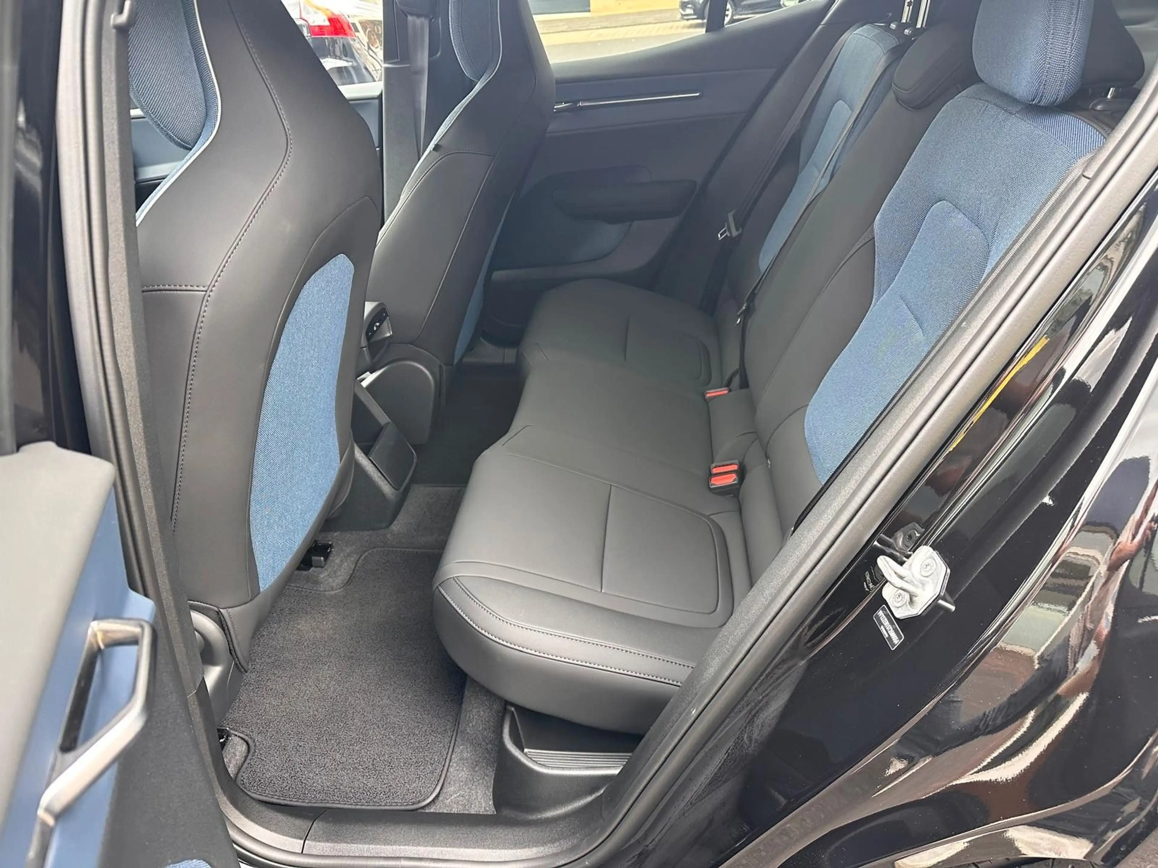 Volvo EX30 RWD Plus,ACC,BLIS,WP,Kamera,H&K,Winterpaket — photo 15