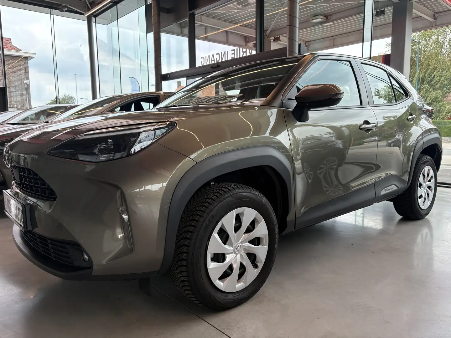 Toyota Yaris Cross 1.5i VVT-i DYNAMIC HYBRID AT/ 15600KM/ €19650++ Brąz - 1