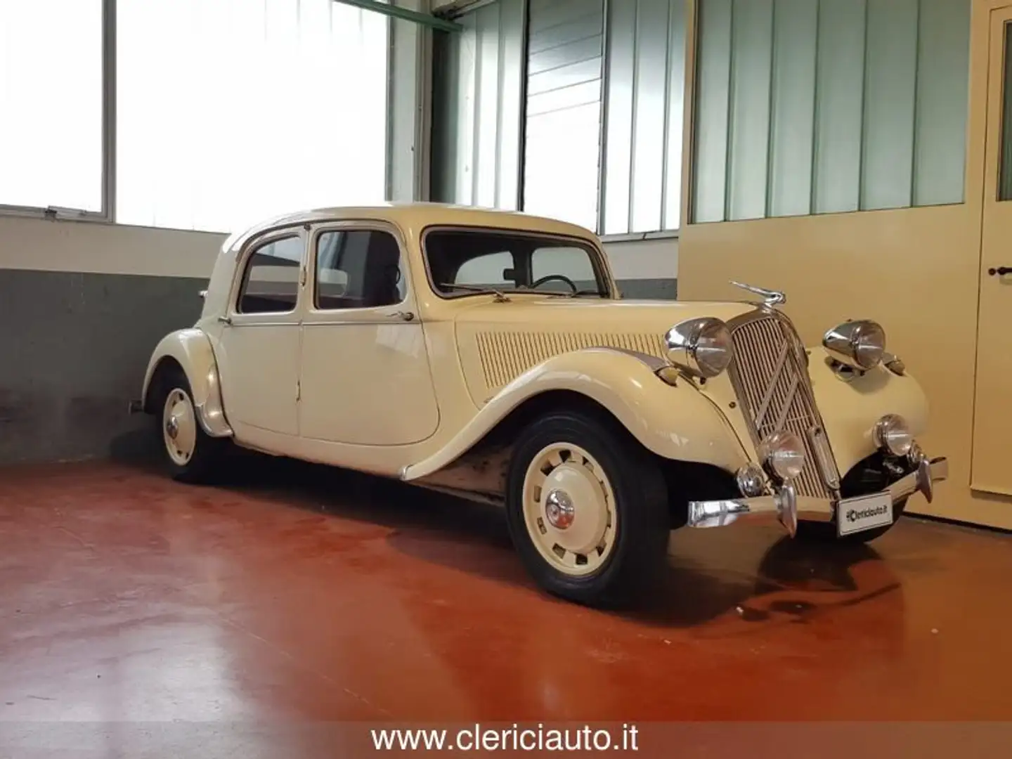 Citroen Traction 11 B Бежевий - 1