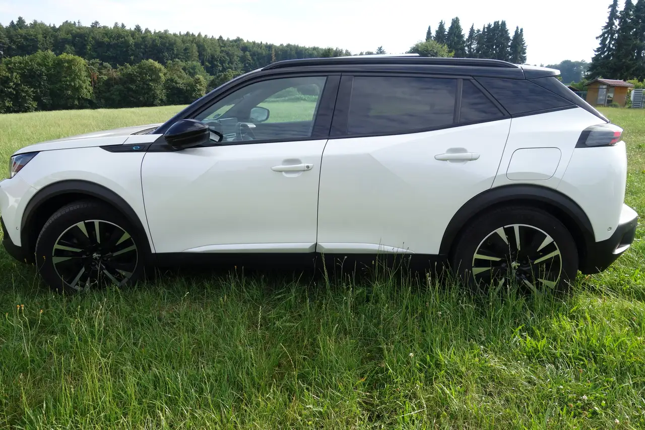 Peugeot e-2008