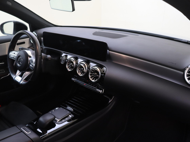 Mercedes-Benz A 250 e Premium Plus Panoramadak / Nightpakket / Parkeer — photo 5