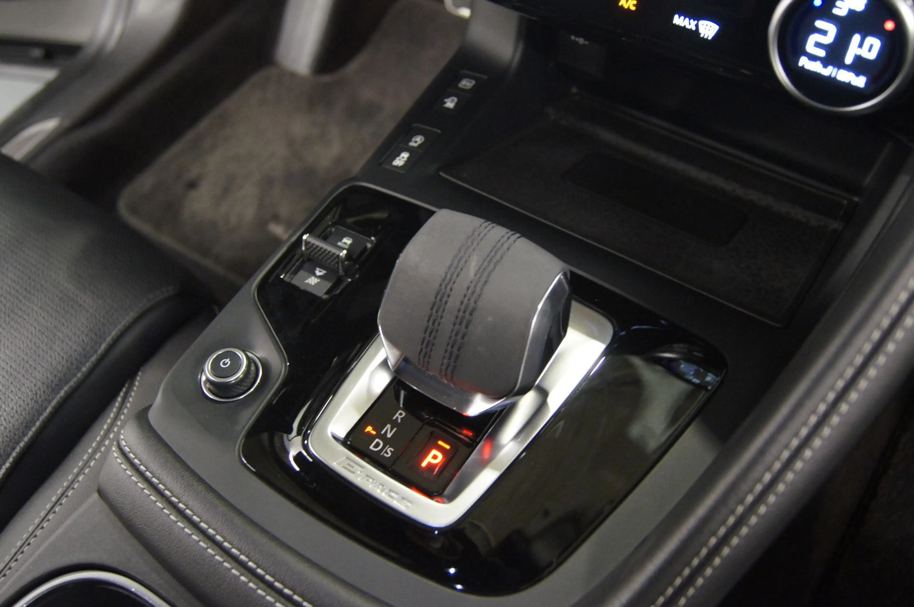 Jaguar E-Pace E-PACE R-Dynamic S AWD Plug-In Hybrid|BLACKP|MEM — photo 12