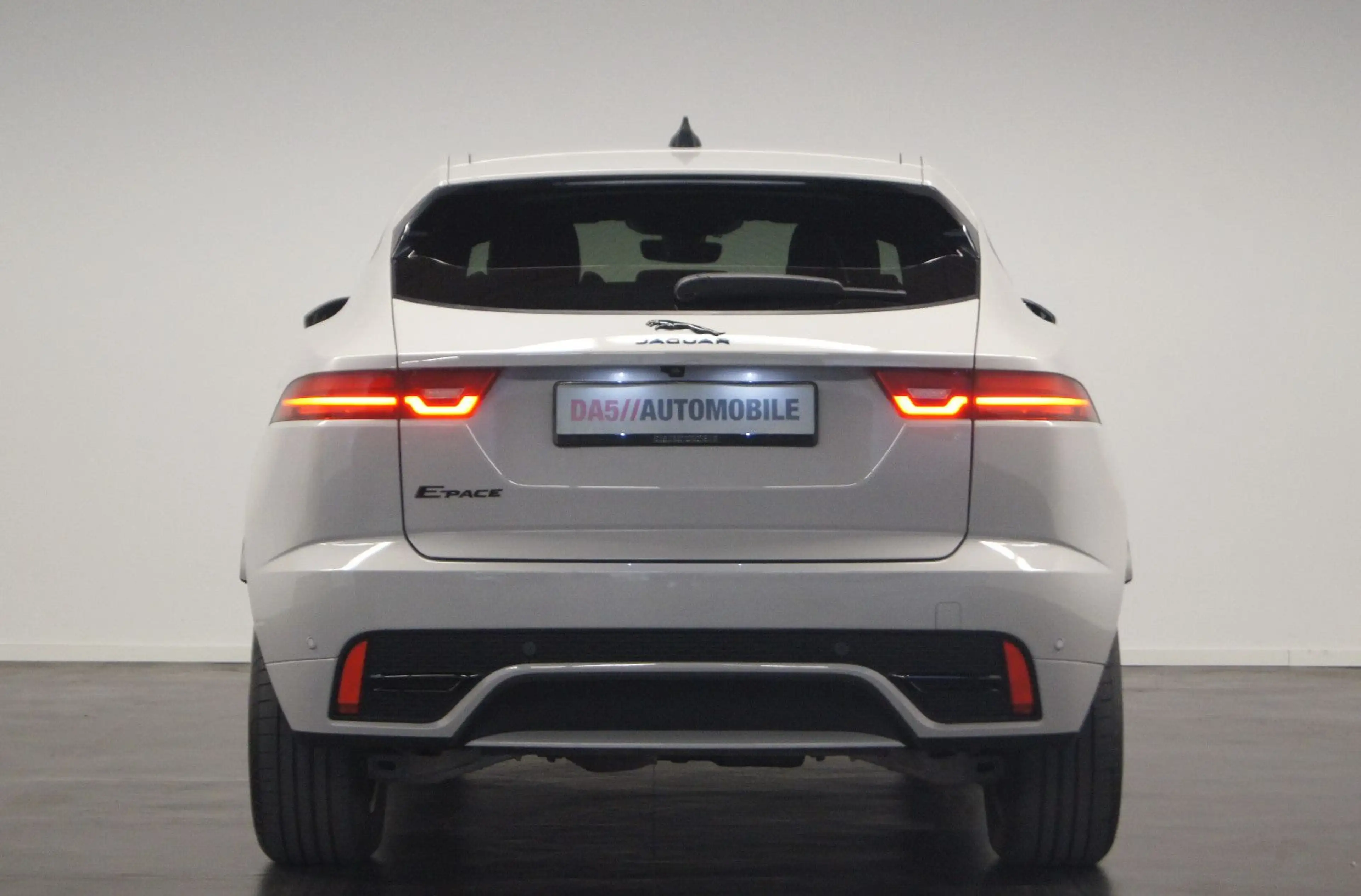 Jaguar E-Pace E-PACE R-Dynamic S AWD Plug-In Hybrid|BLACKP|MEM — photo 5