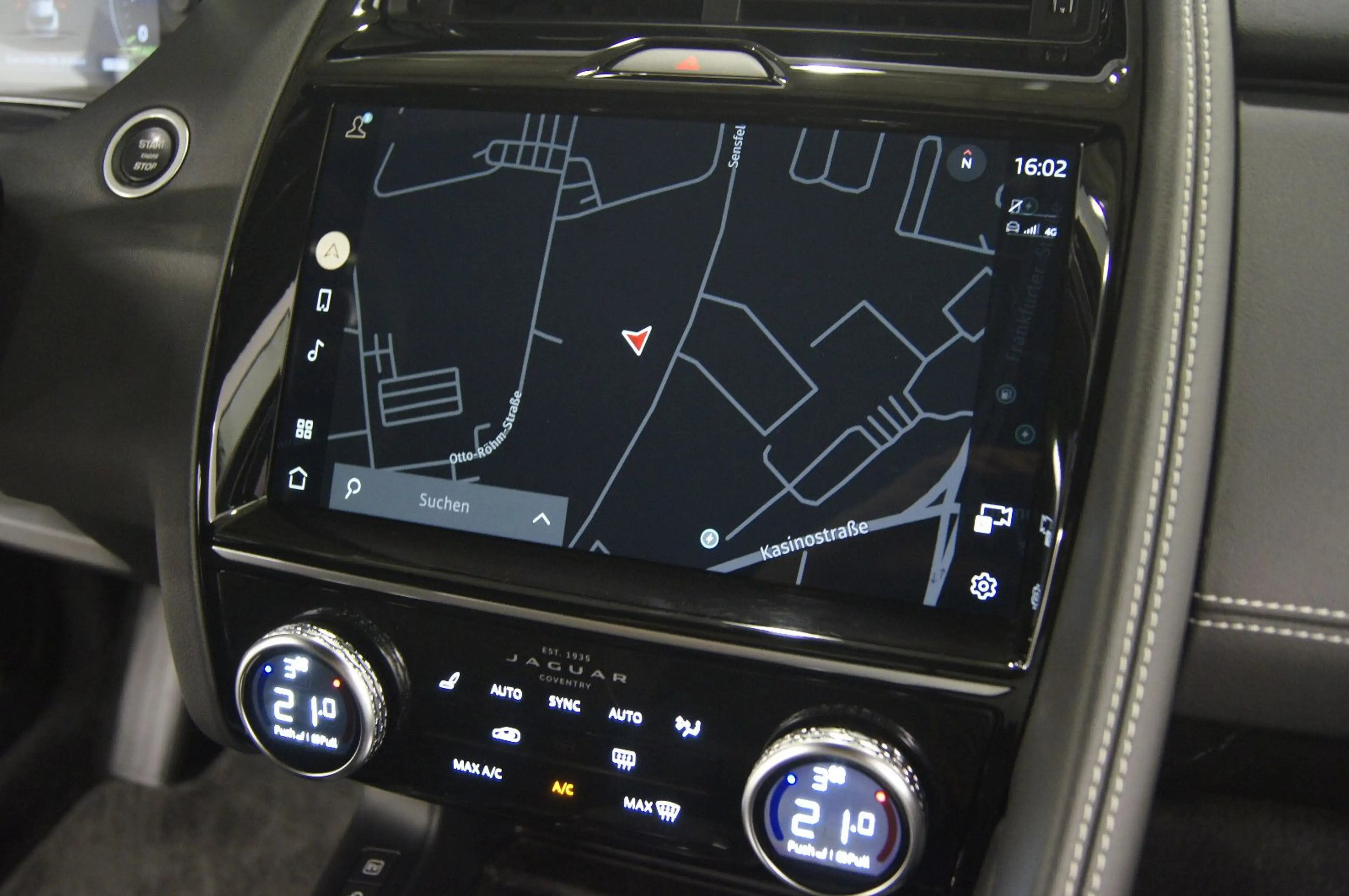 Jaguar E-Pace E-PACE R-Dynamic S AWD Plug-In Hybrid|BLACKP|MEM — photo 4