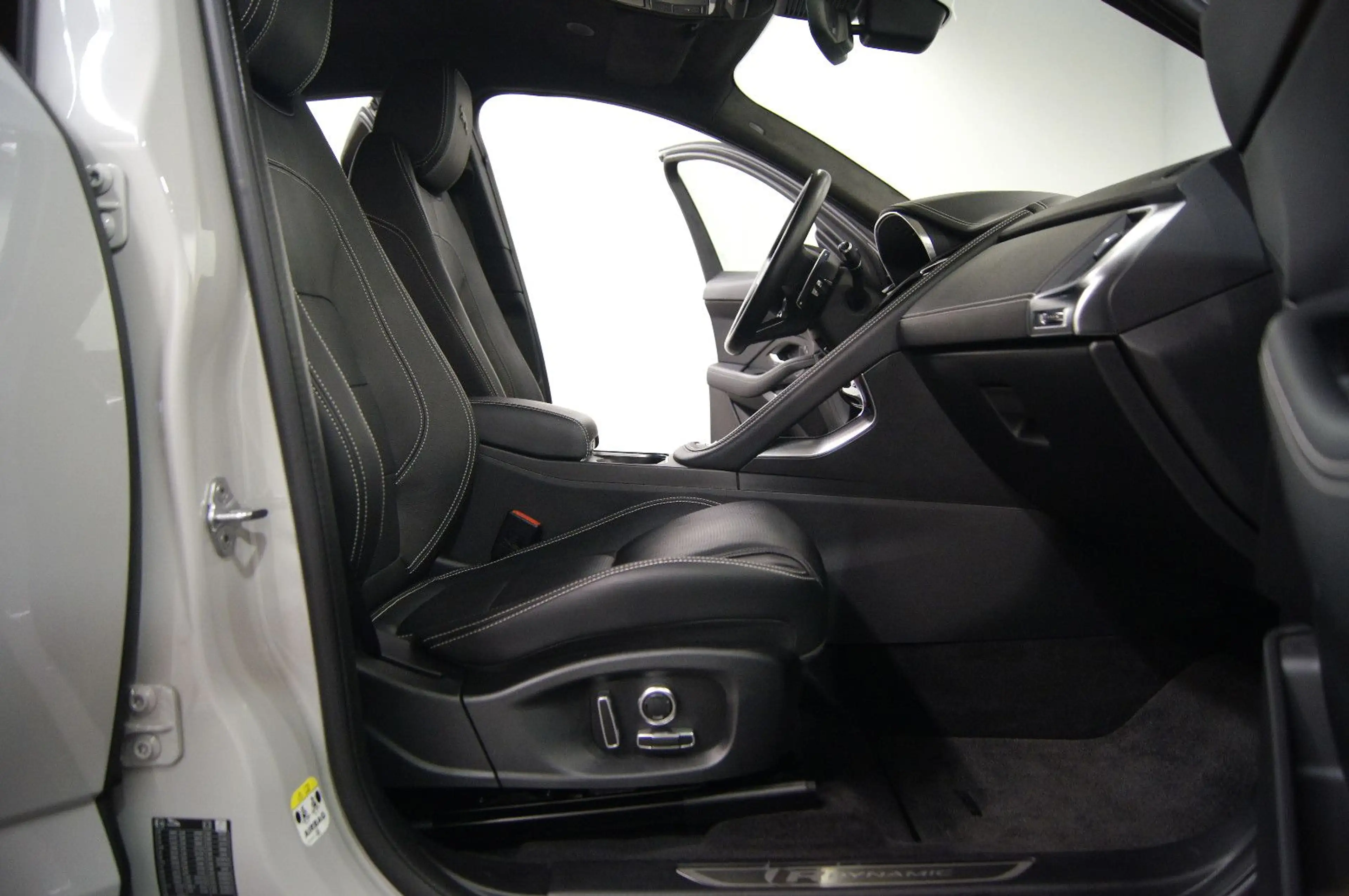 Jaguar E-Pace E-PACE R-Dynamic S AWD Plug-In Hybrid|BLACKP|MEM — photo 14