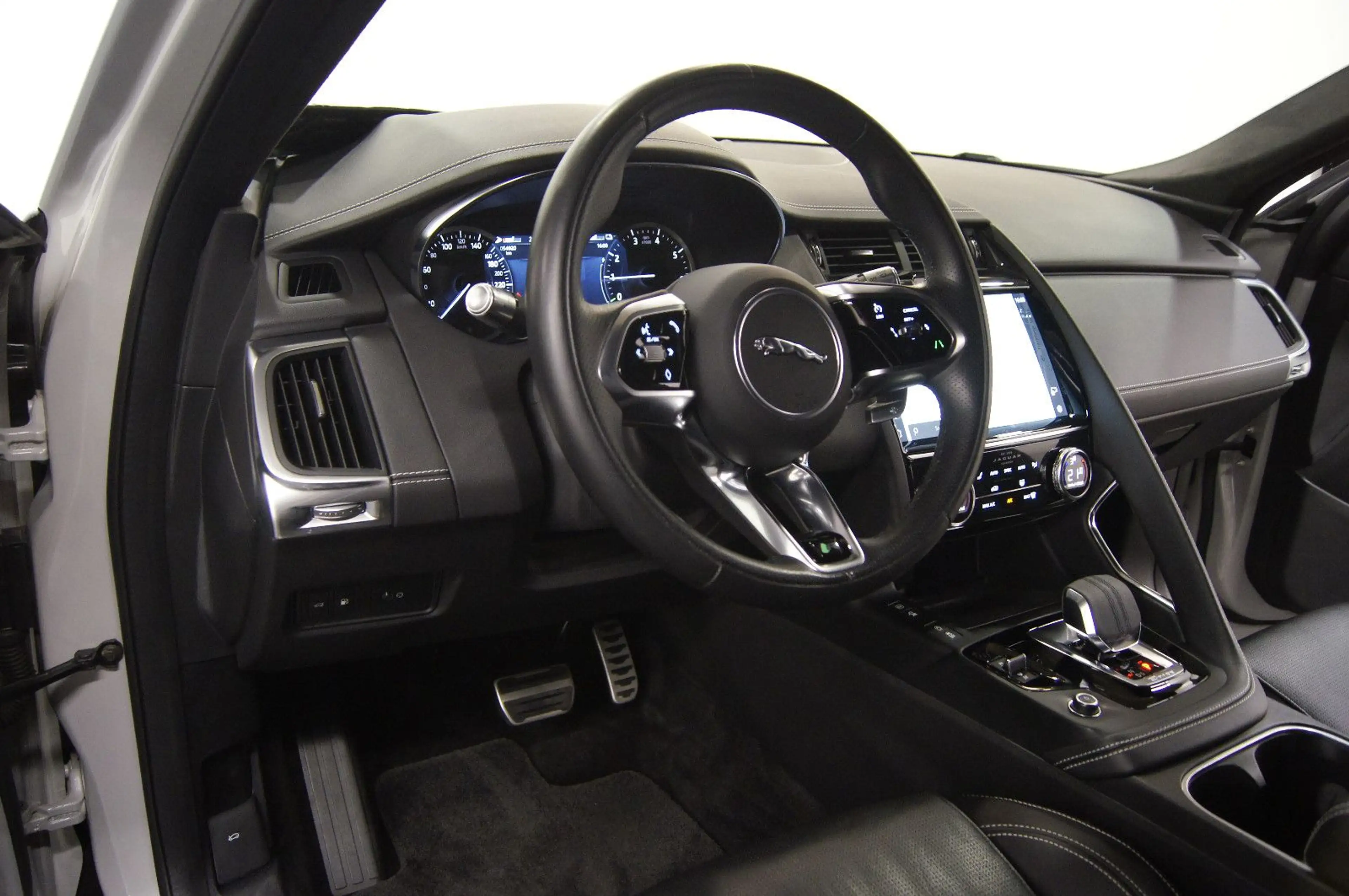 Jaguar E-Pace E-PACE R-Dynamic S AWD Plug-In Hybrid|BLACKP|MEM — photo 6