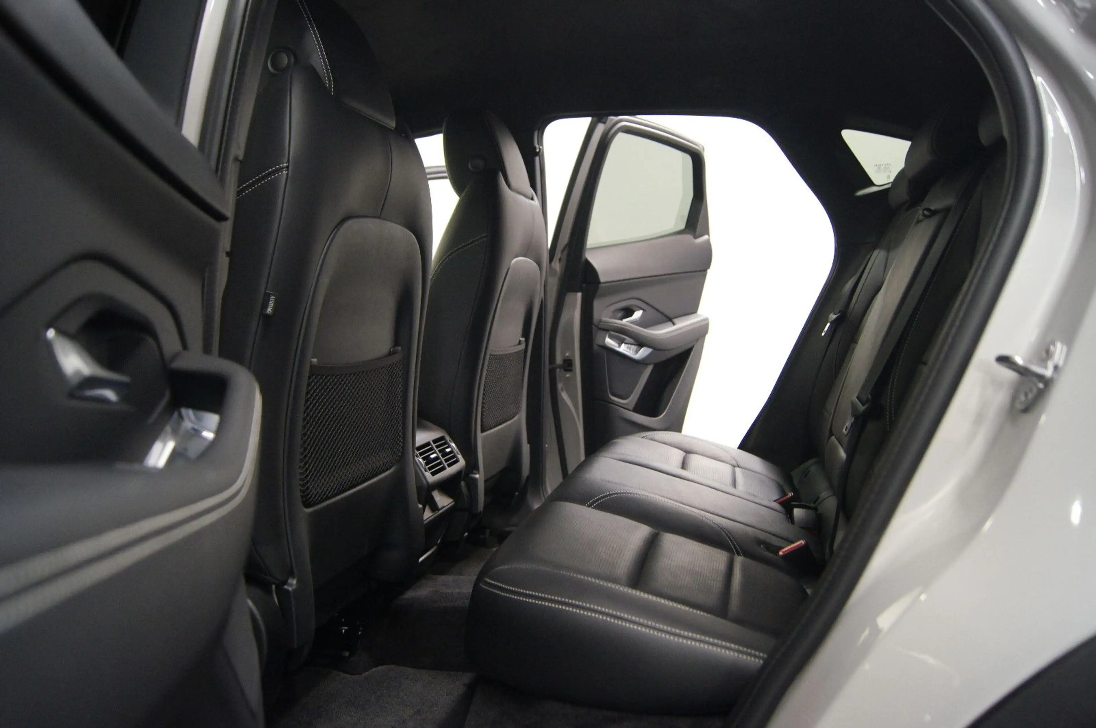 Jaguar E-Pace E-PACE R-Dynamic S AWD Plug-In Hybrid|BLACKP|MEM — photo 10