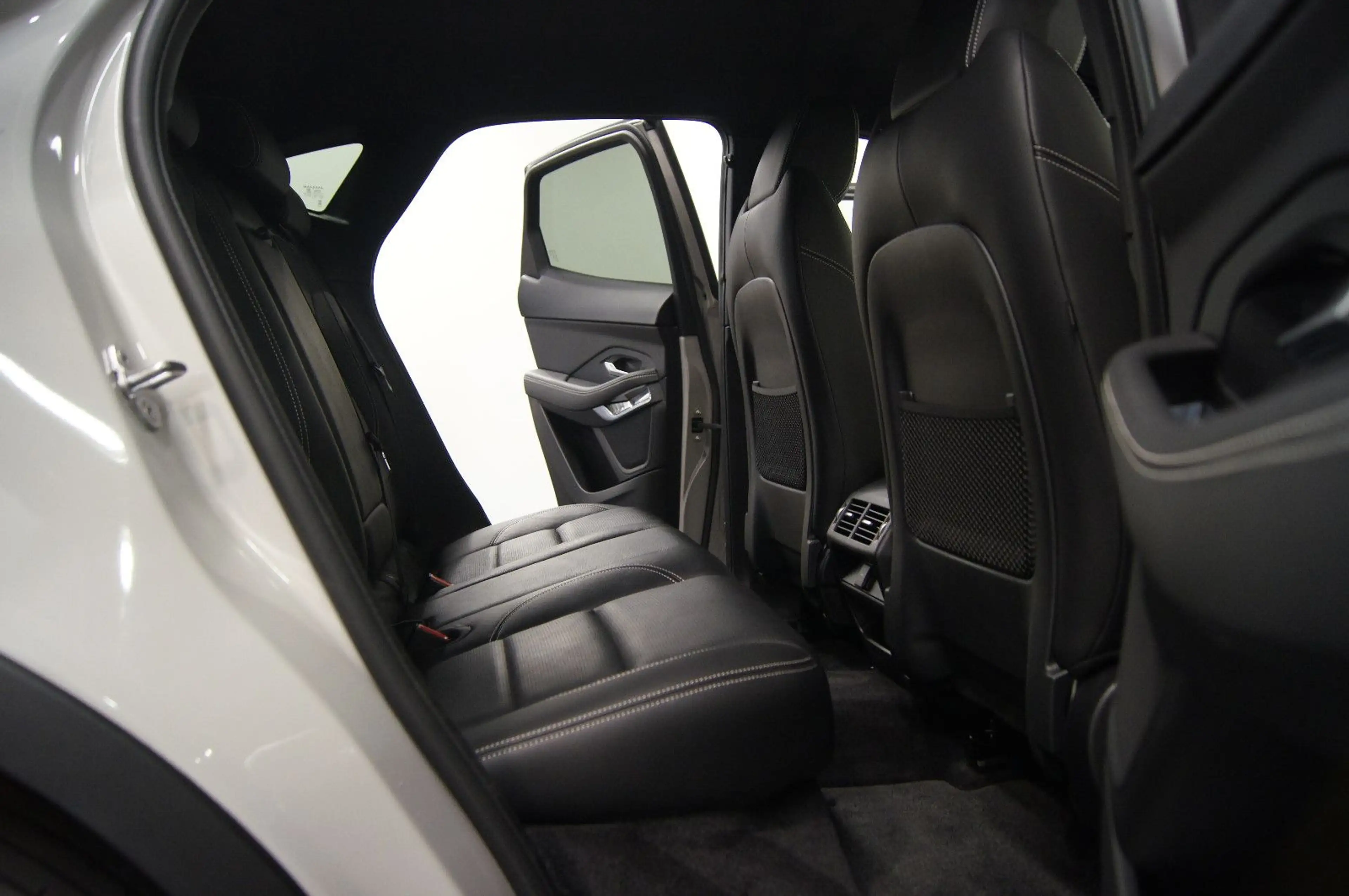 Jaguar E-Pace E-PACE R-Dynamic S AWD Plug-In Hybrid|BLACKP|MEM — photo 8