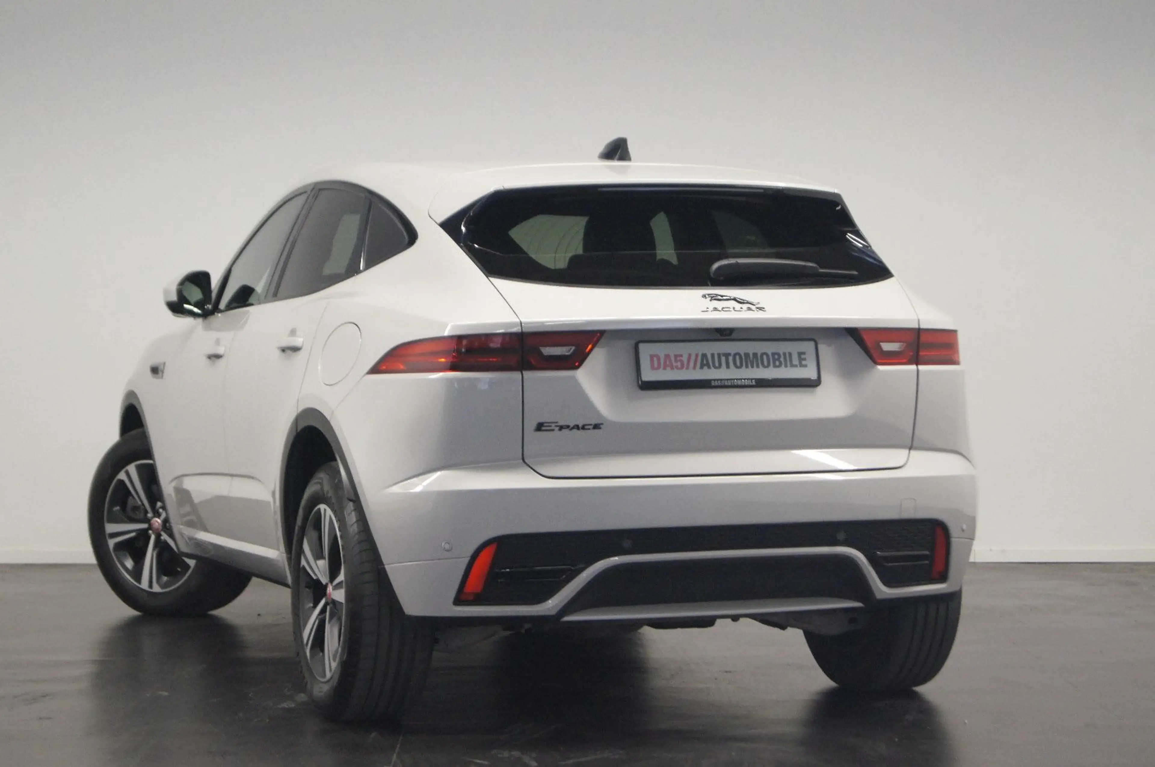 Jaguar E-Pace E-PACE R-Dynamic S AWD Plug-In Hybrid|BLACKP|MEM — photo 9