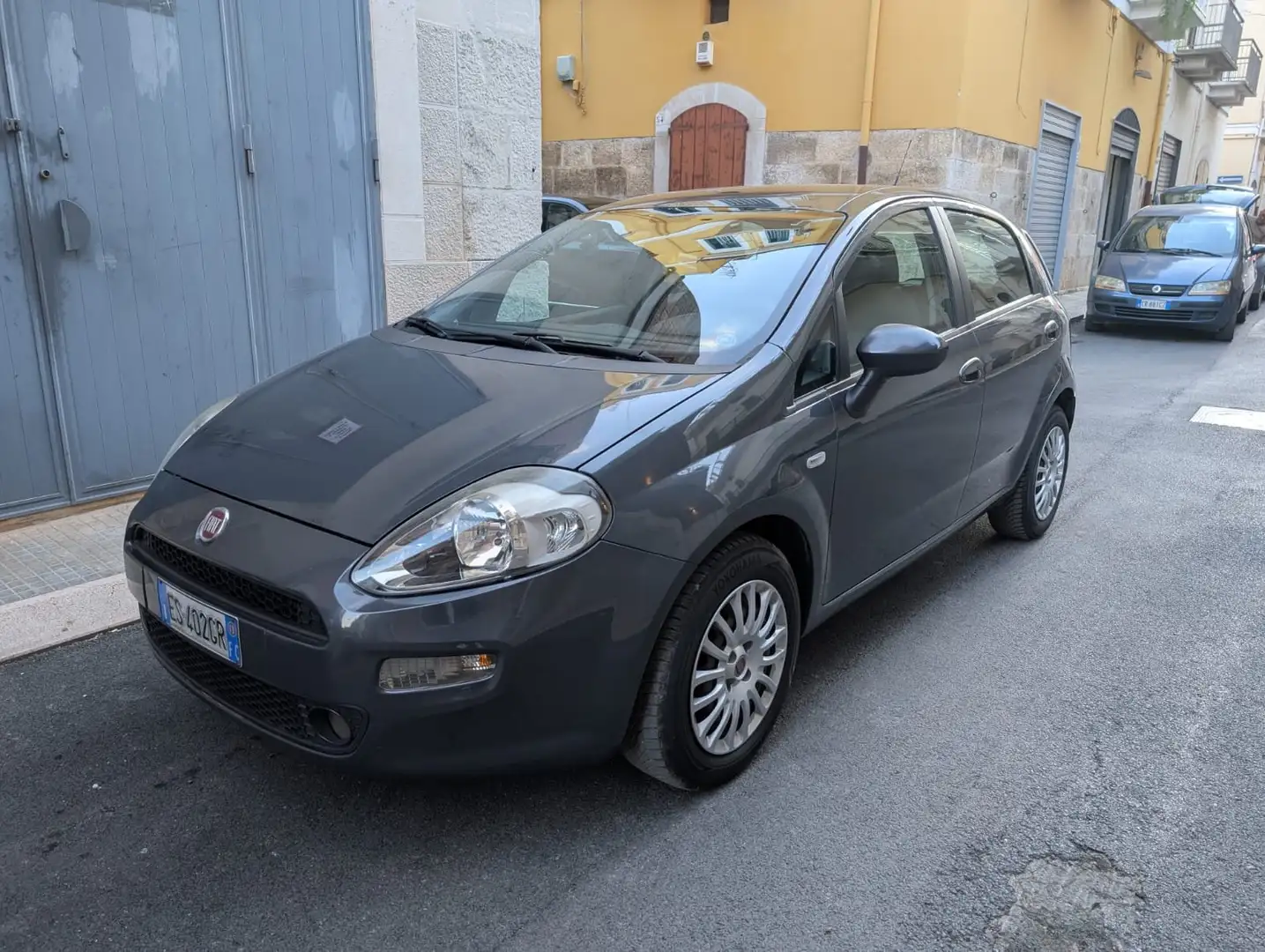 Fiat Punto 12/2012 5p 1.4 easypower Lounge Gpl Gris - 1