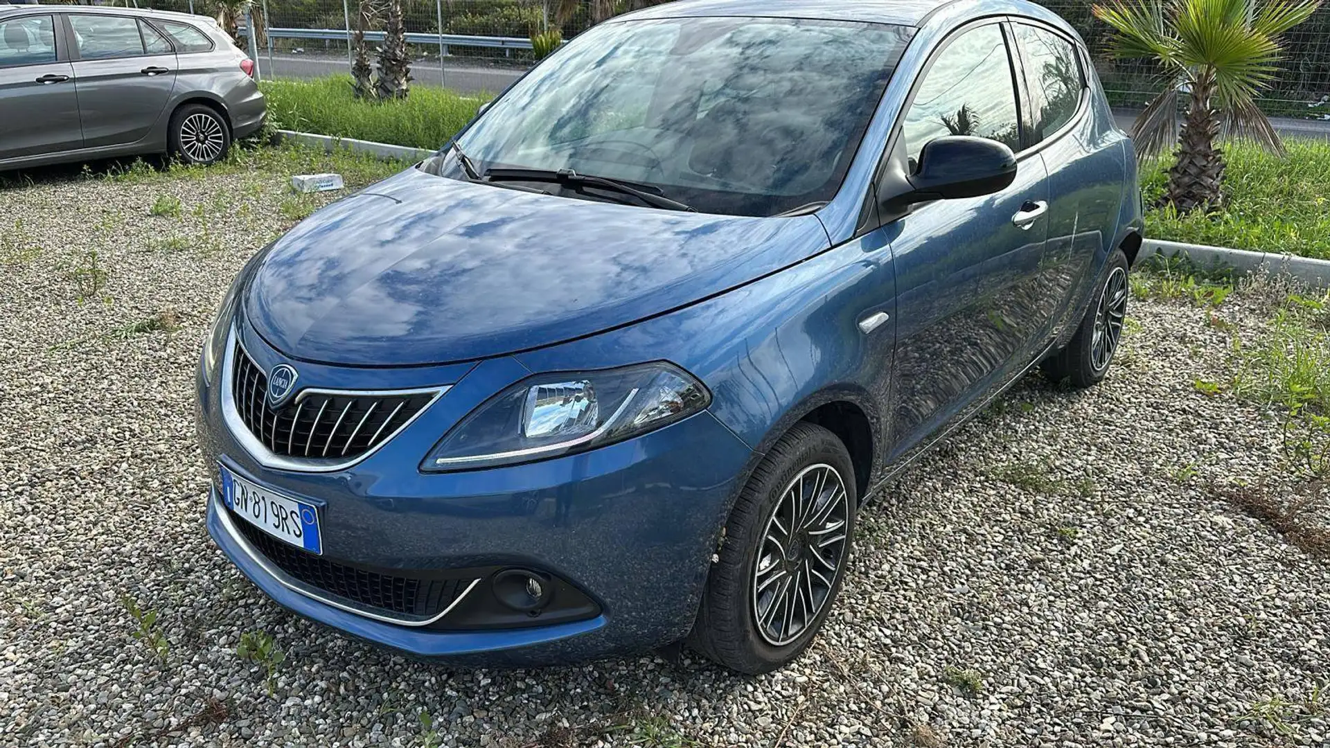 Lancia Ypsilon 1.0 70cv hybrid gold Blau - 1