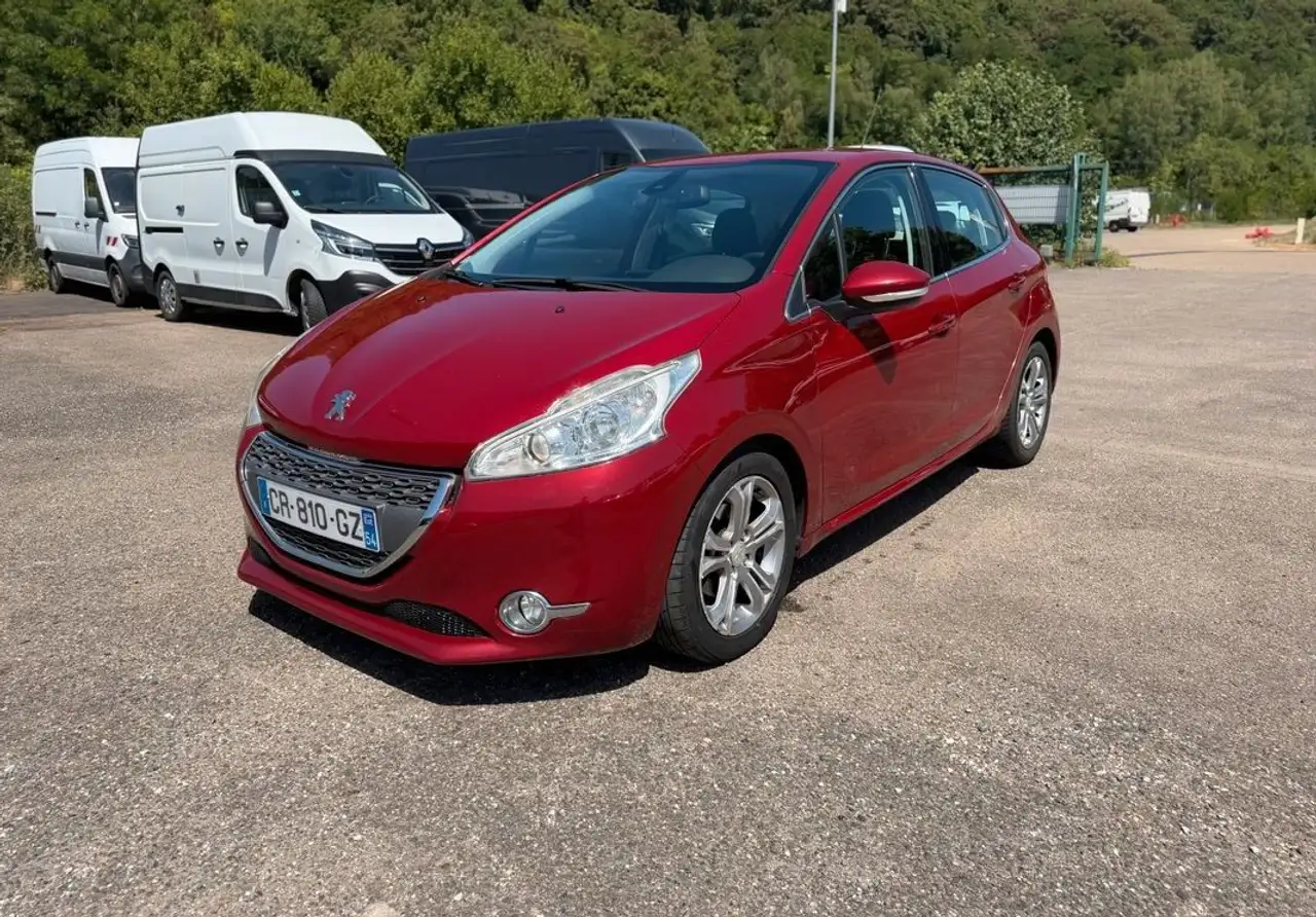 Peugeot 208 ALLURE BlueHDi 92ch -garantie 12 mois-