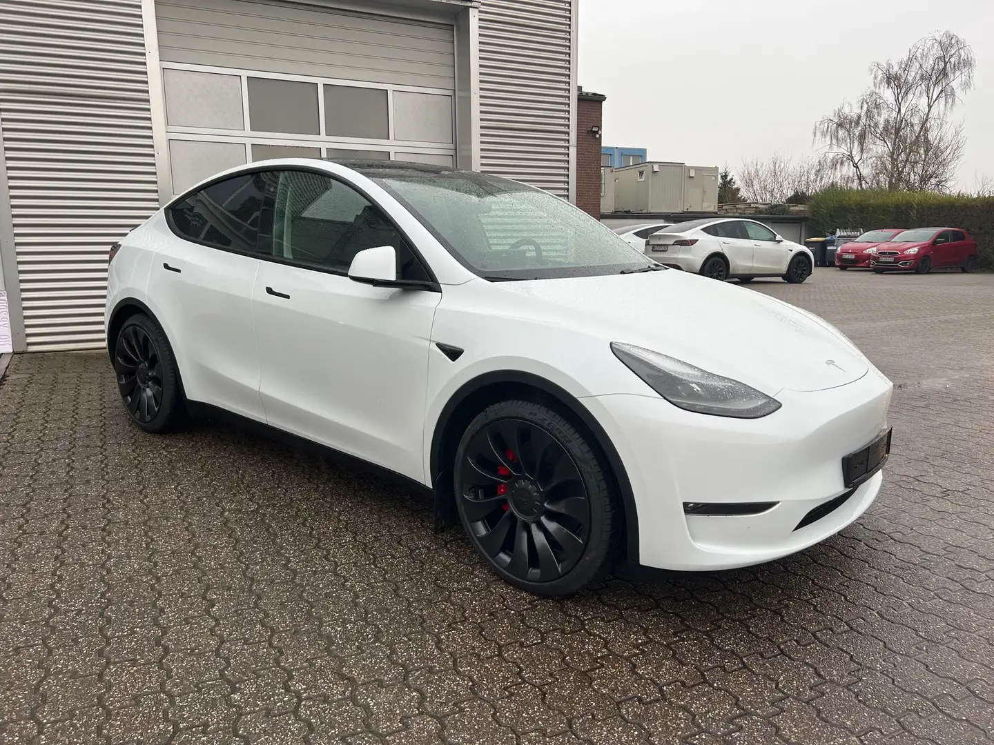 Tesla Model Y Performance Dual Motor AWD 21-Zoll MWST ausweisbar Weiß - 1