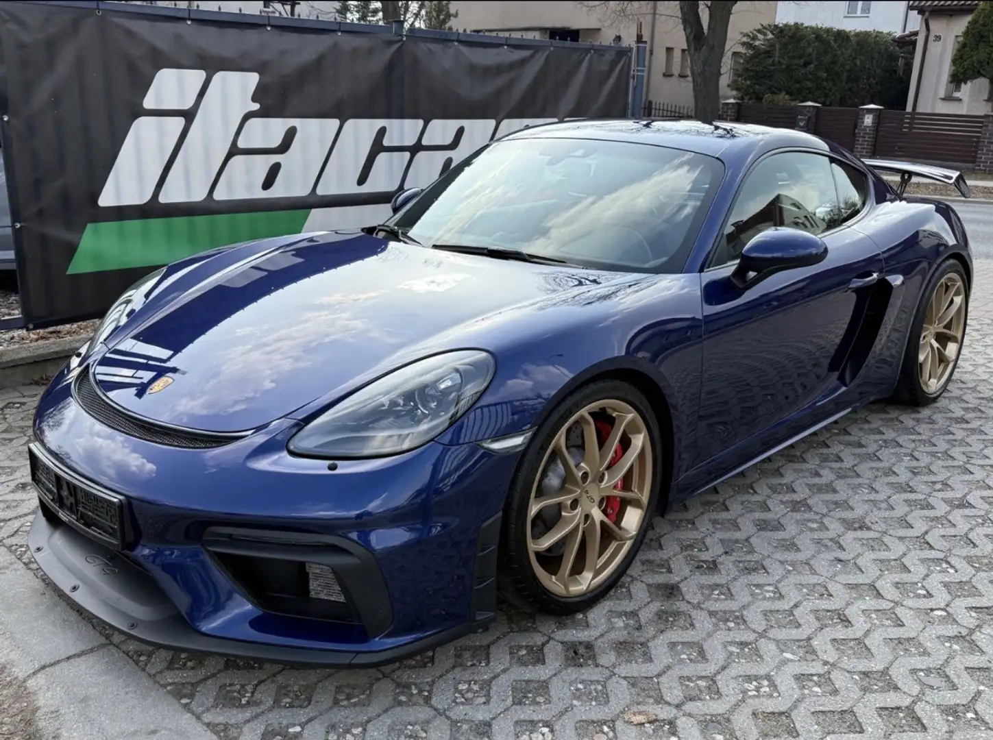 Porsche Cayman 718 GT4 - 1