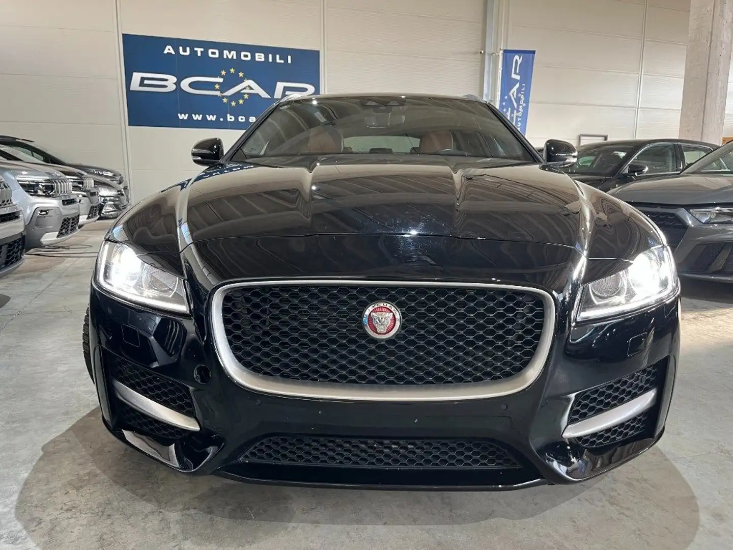 Jaguar XF Sportbrake 2.0D 180CV aut. R-Sport Navi/Pelle tota Nero - 2