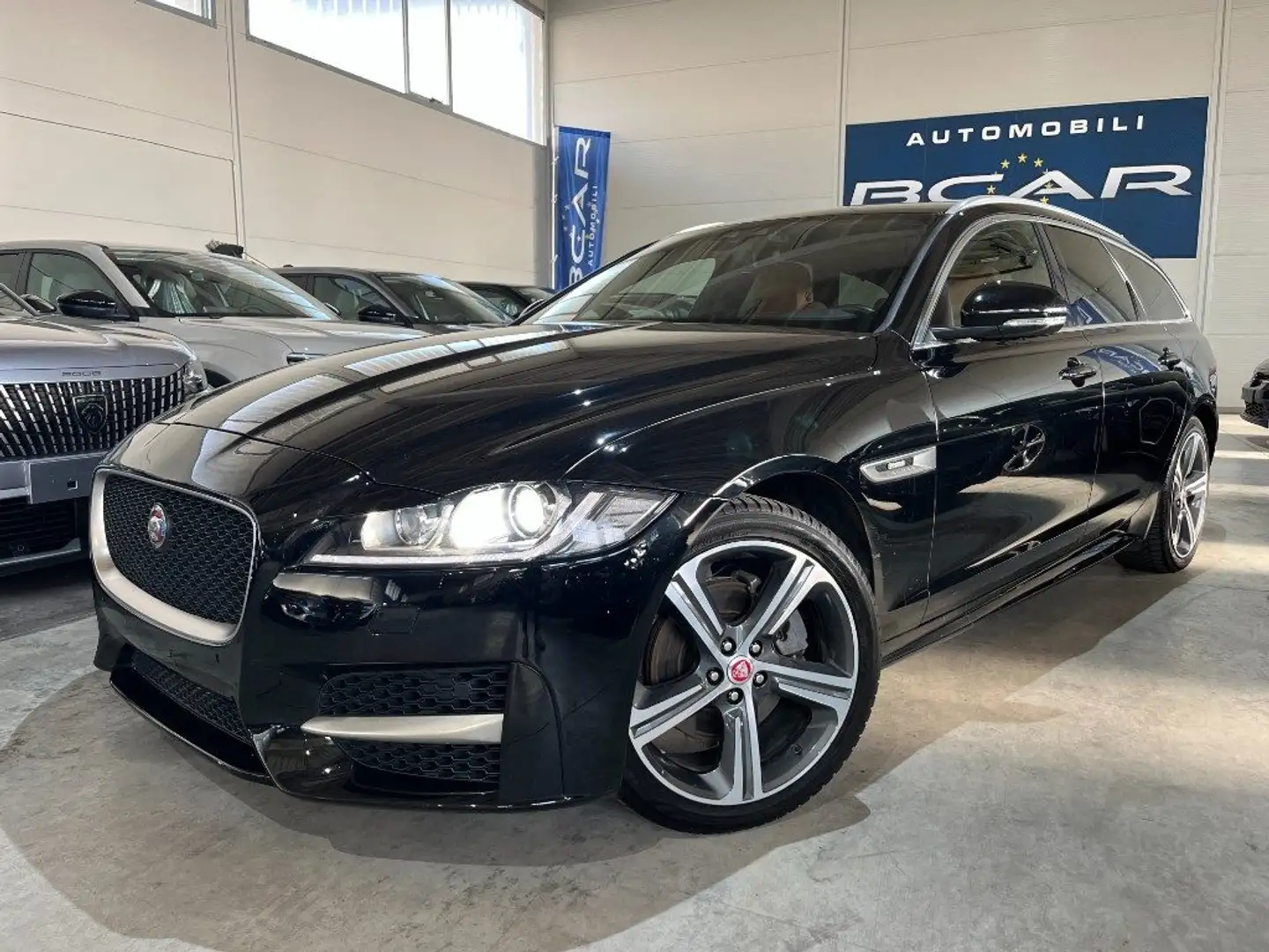 Jaguar XF Sportbrake 2.0D 180CV aut. R-Sport Navi/Pelle tota Nero - 1