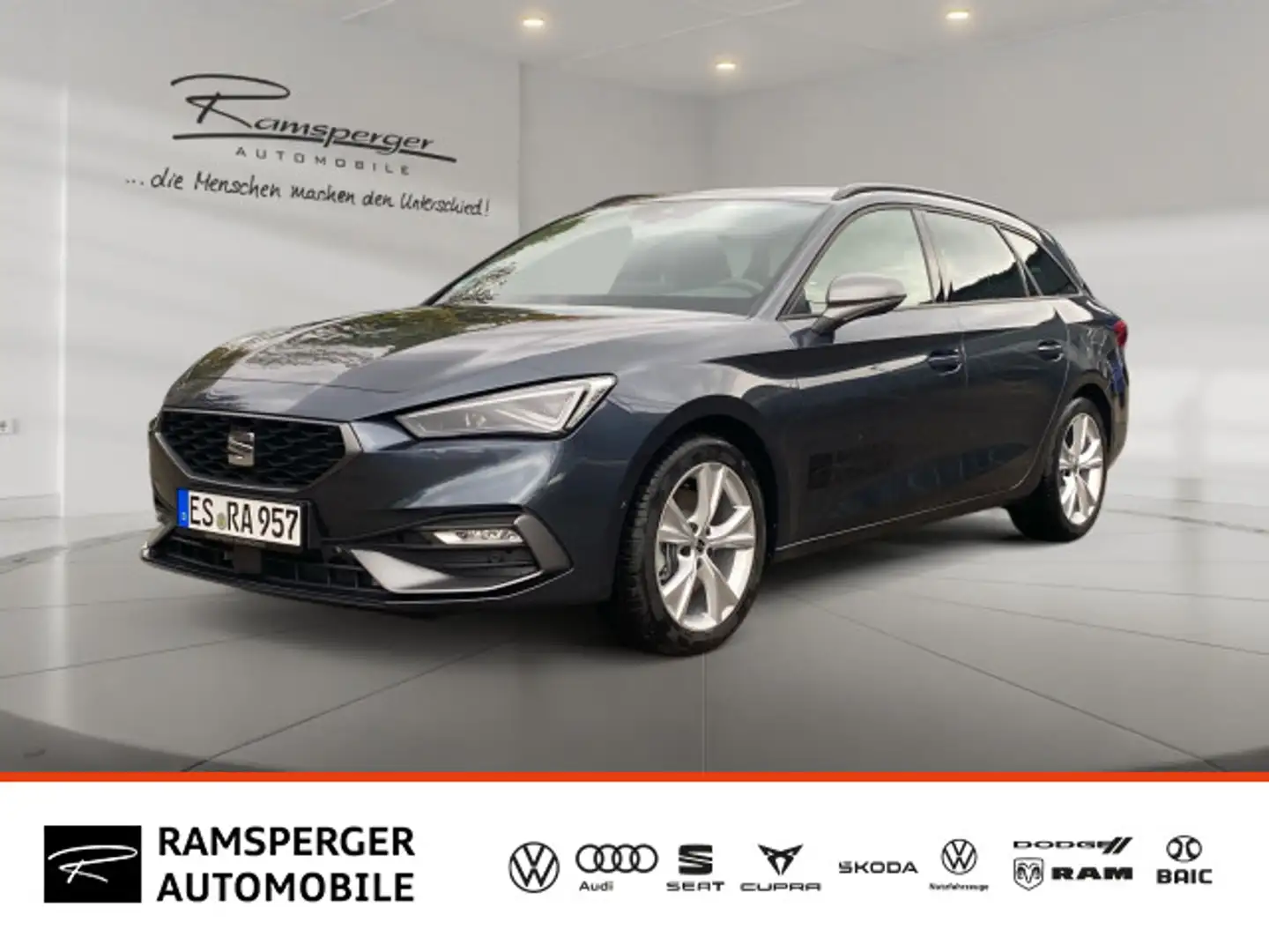 SEAT Leon Sportstourer 2.0 TDI DSG FR AHK ACC LED Navi Grau - 1