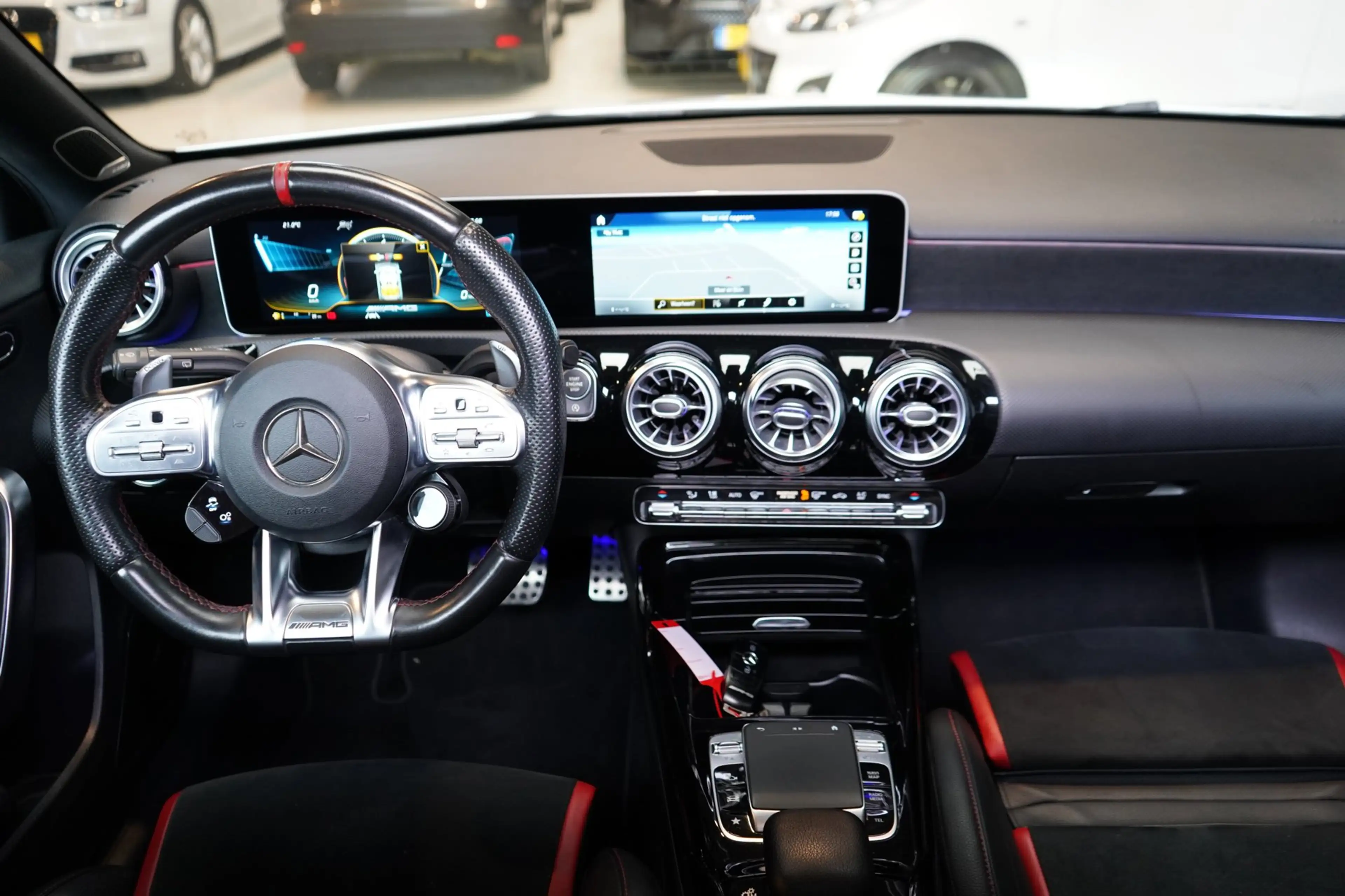 Mercedes-Benz A 35 AMG 4MATIC Edition 1 | AERO PAKKET | PANO | STOELVERW. — photo 2