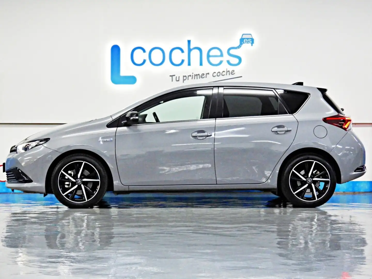 Toyota Auris hybrid 140H Feel! Edition Gris - 1