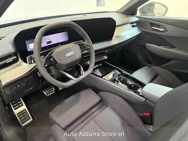 Audi Q3 view 8