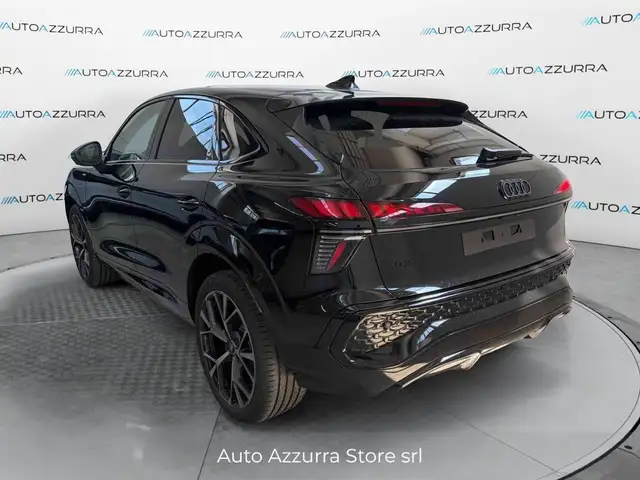 Audi Q3 view 3