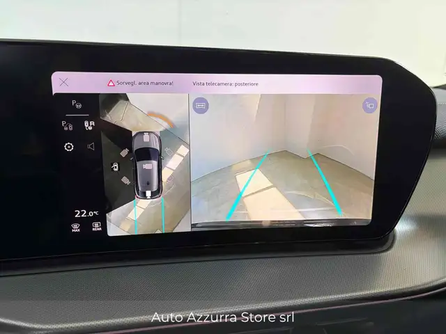 Audi Q3 view 10