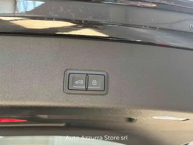 Audi Q3 view 15