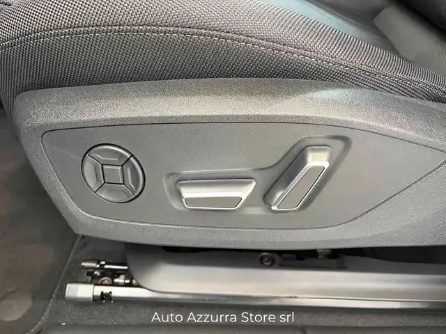 Audi Q3 view 13