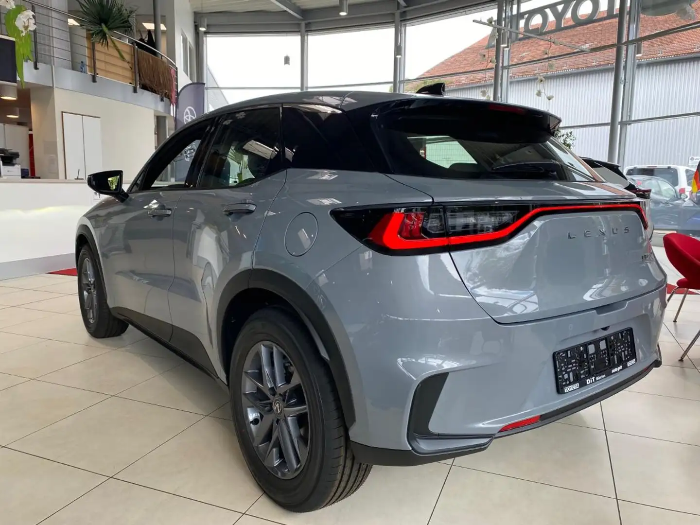 Lexus LBX 1,5 Hybrid mit ❤️💥Komfort-Paket❤️💥 Gelb - 2