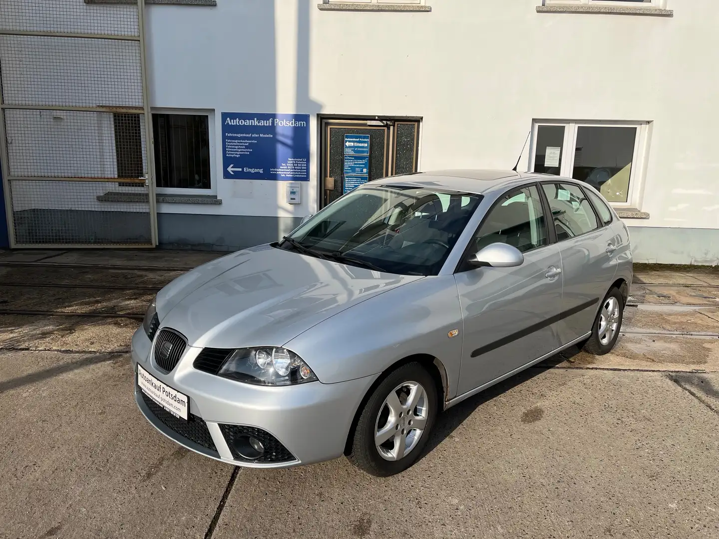 SEAT Ibiza Comfort Edition,Klima,AHK,El. Schiebedach,2.Hand Silber - 1