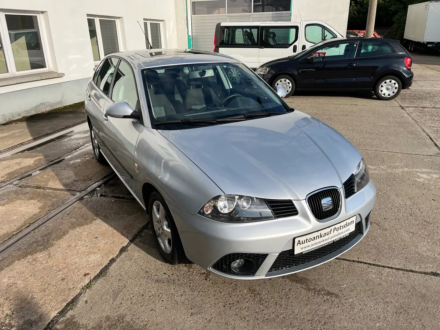 SEAT Ibiza Comfort Edition,Klima,AHK,El. Schiebedach,2.Hand Silber - 2