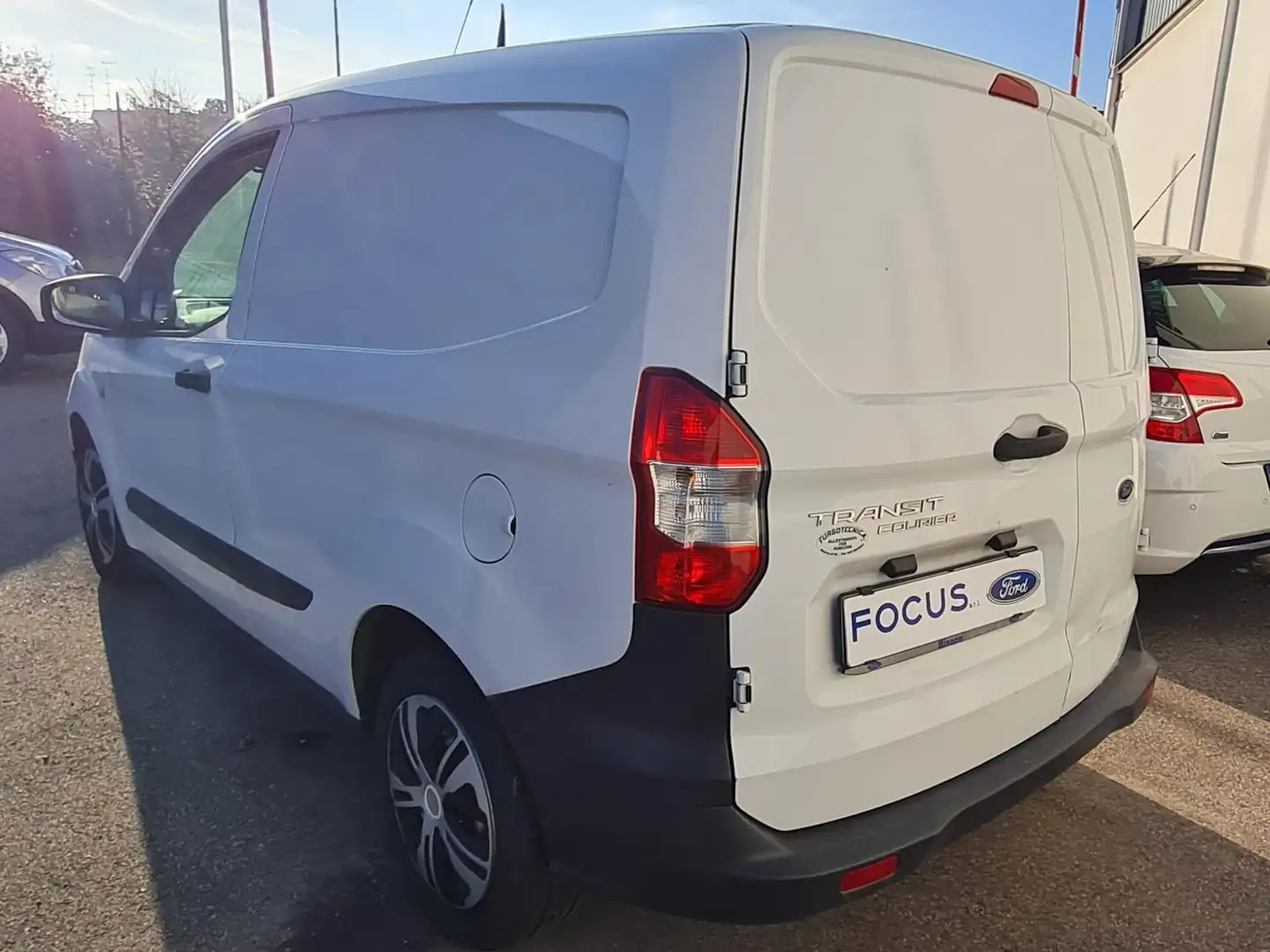 Ford Courier Van 1.5 Tdci 75cv E6 Weiß - 2