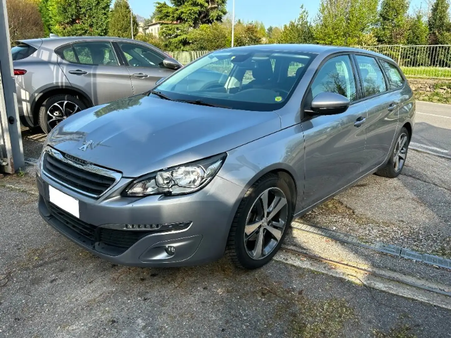 Peugeot 308 BlueHDi 120 S&S SW Business Grau - 2