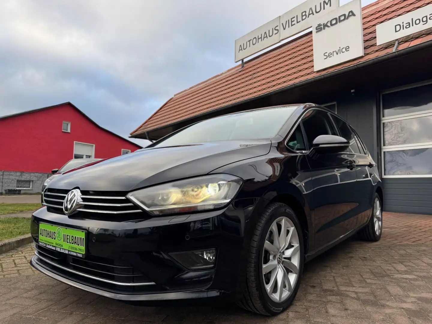 Volkswagen Golf Sportsvan VII Highline 1,4 TSI DSG 110kw Schwarz - 1