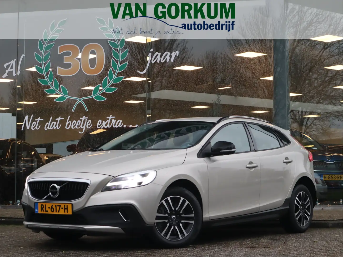 Volvo V40 Cross Country 1.5 T3 Momentum Automaat Maro - 1