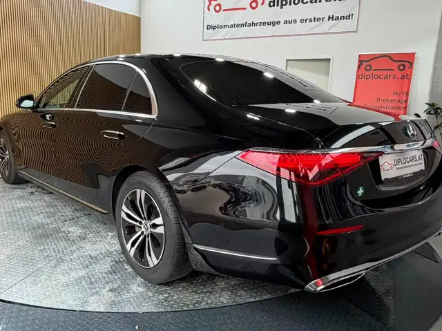 Mercedes-Benz S-Class view 4