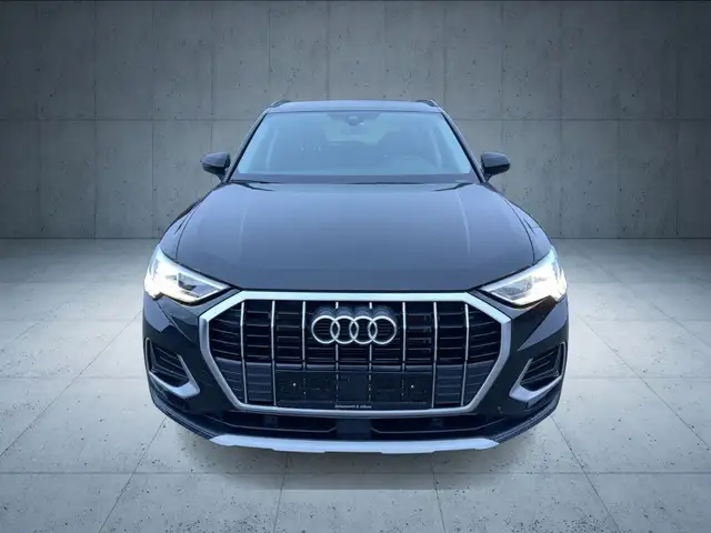 Audi Q3 view 9