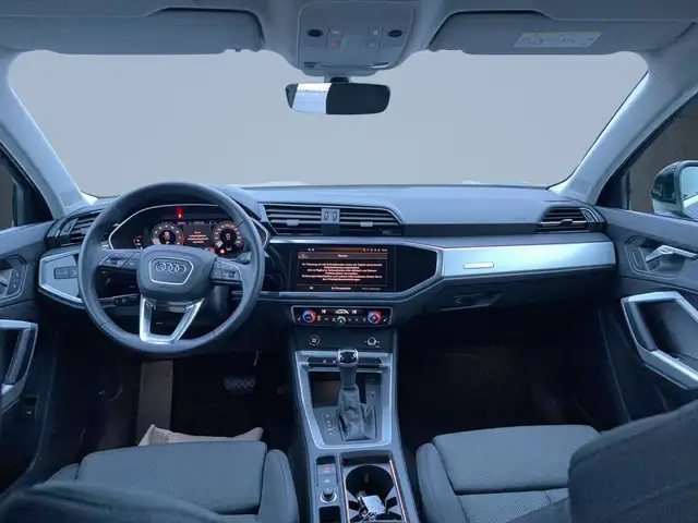 Audi Q3 view 12