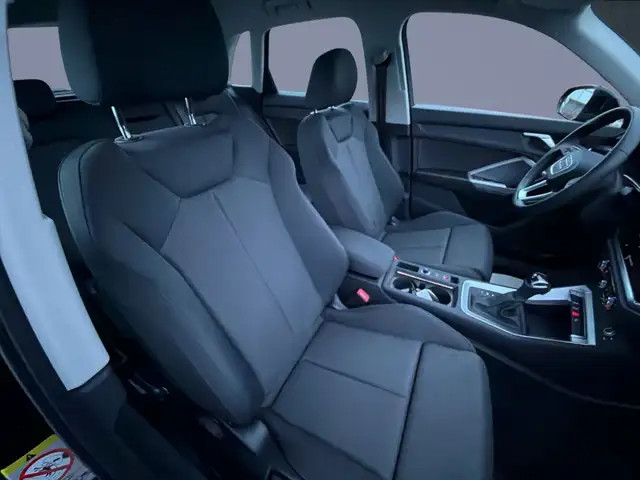 Audi Q3 view 15