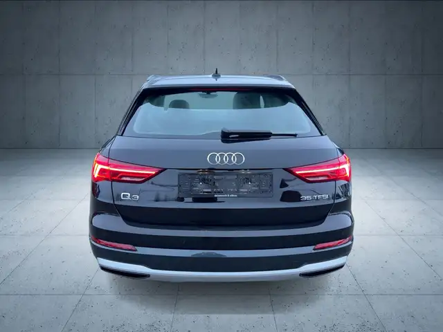 Audi Q3 view 5